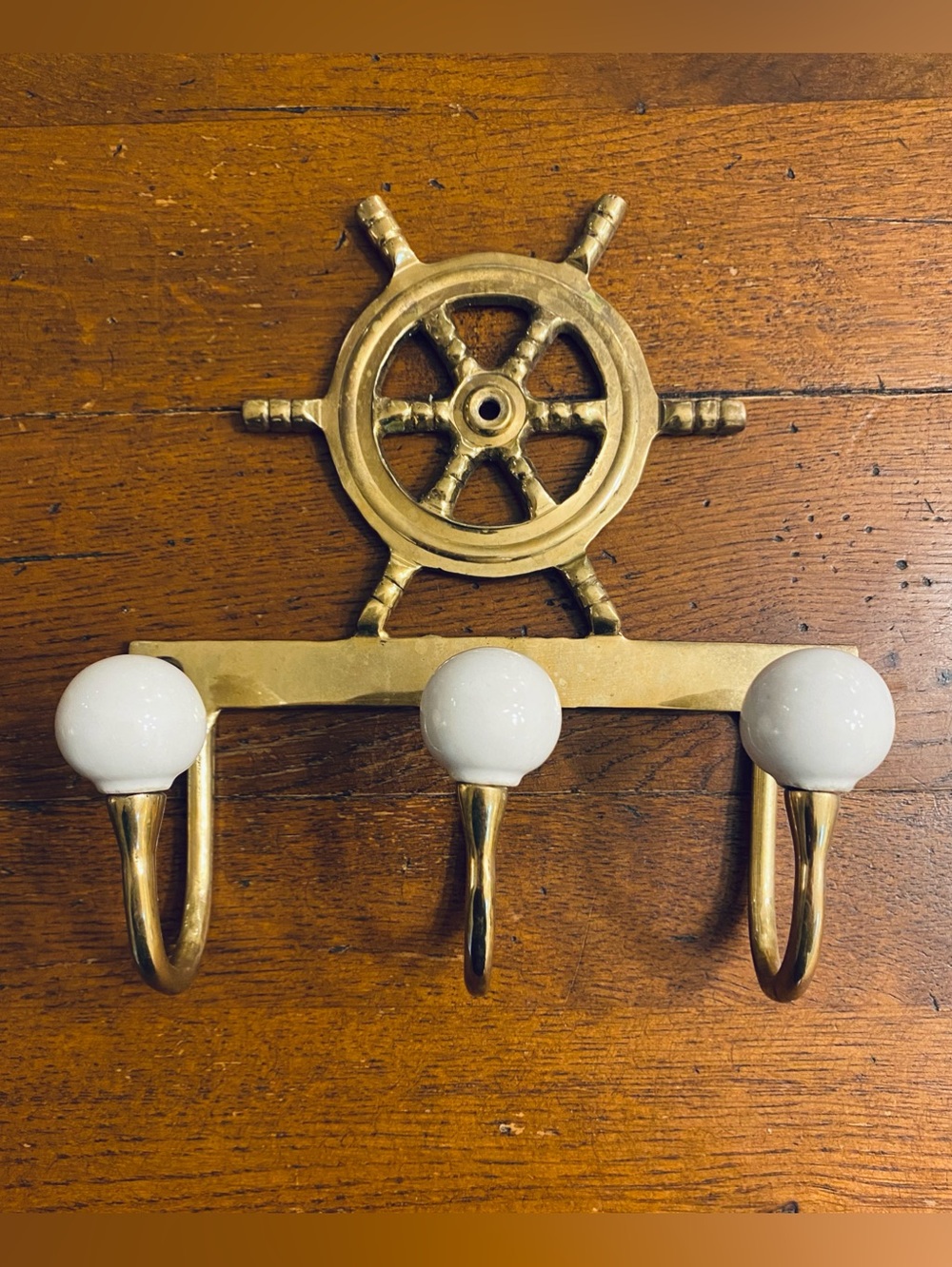 Vtg Brass Nautical Ship Wheel Wall 3 Hook Rack w White Ceramic Balls